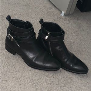 Black Zara boots - belt w silver buckle - 43